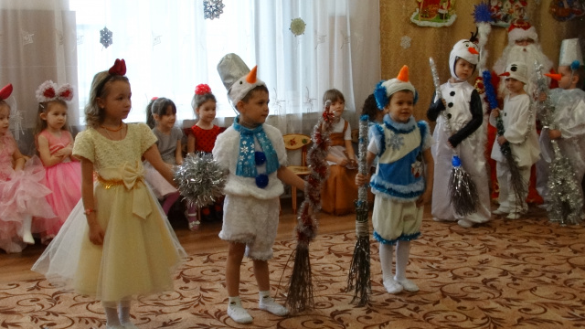 НОВОГОДНИЕ УТРЕННИКИ